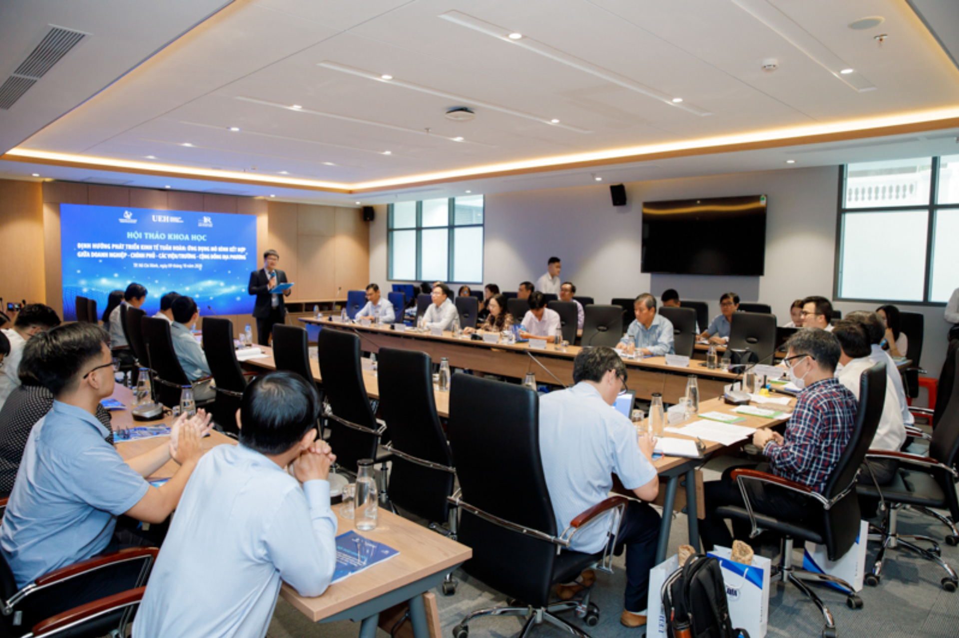 UEH cooperates with the Department of Science and Technology of Ho Chi Minh City to organize a scientific seminar on the direction of circular economic development