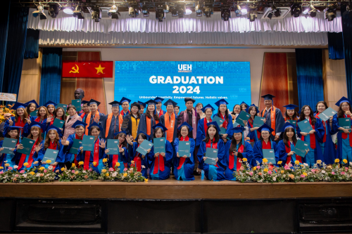 Graduation Ceremony in Ho Chi Minh City of The First Generation of New Graduates from UEH Vinh Long Campus: Degrees and Values Worthy of Efforts

