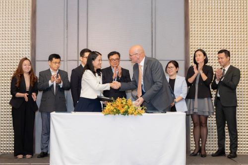 Signing Ceremony Memorandum Of Understanding Between Caravelle Saigon Hotel And Ueh College Of Business

