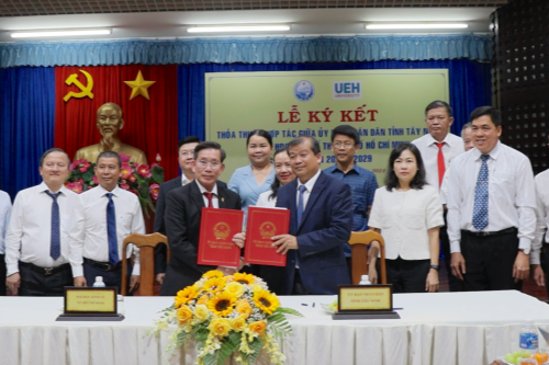 University of Economics Ho Chi Minh City and Tay Ninh Provincial People's Committee officially signed a Memorandum of Understanding

