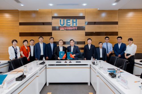 MOU signing ceremony between UEH and Xiamen University, China

